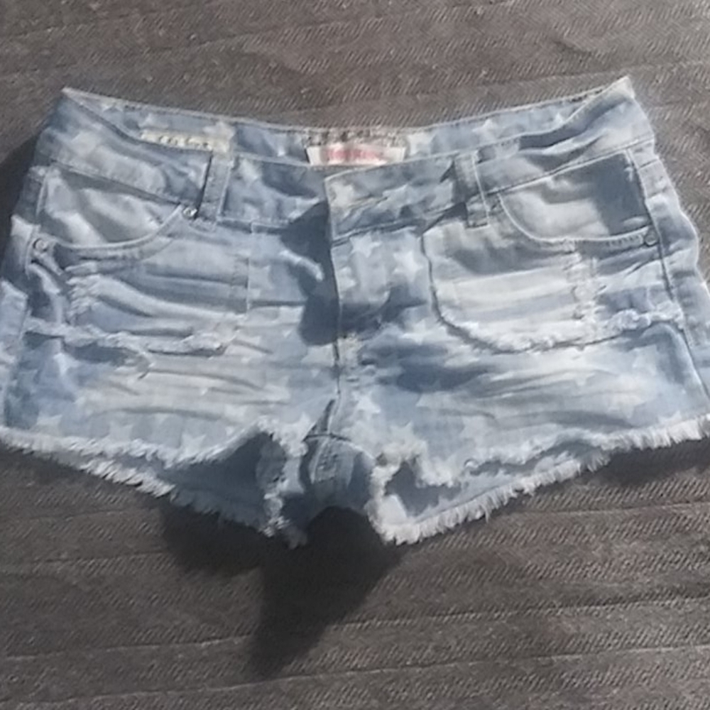 Hot kiss shorts